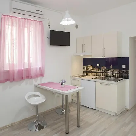 Summer Bay Guest house