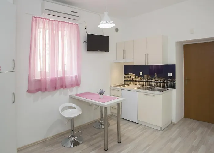 Summer Bay Guest house